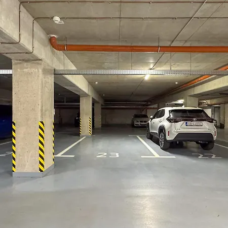 Flexihome Sk - Euphoria - 45m2 - Garage Parking * 科希策